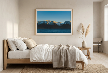 This calming mountain and ocean wall art print features a minimalist landscape with blue tones and soft natural light. Perfect for modern, coastal, or Scandinavian-inspired interiors, it brings a peaceful atmosphere to any space.